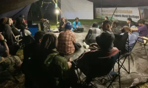 Film Kopi Tua Desa Katu Tayang di Festival Tampo Lore Suasana diskusi usai nonton bareng film dokumenter Kopi Tua Desa Kota di Festival Tampolore, Desa Hanggira, Poso, Sabtu (28/6/2025). (Foto: Yardin)